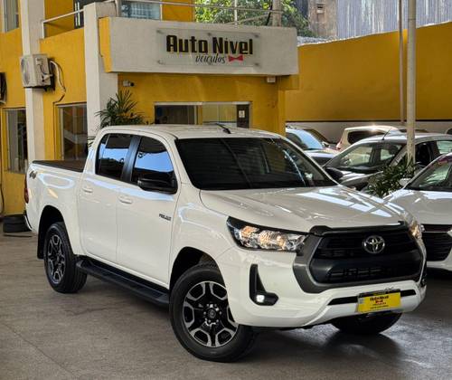 TOYOTA HILUX 2.8 D-4D TURBO DIESEL CD SR 4X4 AUTOMÁTICO